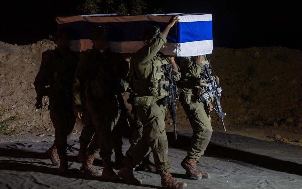 ארונו של סודתיסאק רינתלאק נישא על ידי חיילי צה״ל, 3 בדצמבר 2025 (צילום: דובר צה"ל) ארונו של סודתיסאק רינתלאק נישא על ידי חיילי צה״ל, 3 בדצמבר 2025 (צילום: דובר צה"ל)