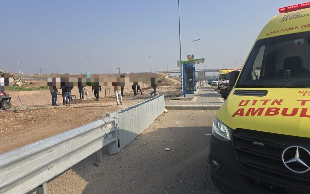 זירת הדקירה סמוך לעין חרוד, 26 בדצמבר 2025 (צילום: מגן דוד אדום) זירת הדקירה סמוך לעין חרוד, 26 בדצמבר 2025 (צילום: מגן דוד אדום)