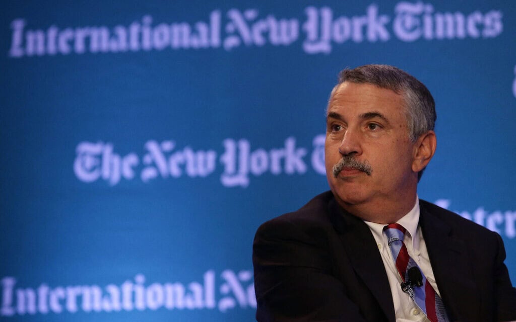 תומאס ל. פרידמן נואם בפורום של ה"ניו יורק טיימס" בסינגפור. 25 באוקטובר 2013 (צילום: Suhaimi Abdullah/Getty Images/AFP) תומאס ל. פרידמן נואם בפורום של ה"ניו יורק טיימס" בסינגפור. 25 באוקטובר 2013 (צילום: Suhaimi Abdullah/Getty Images/AFP)