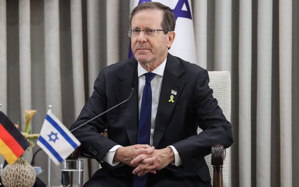 הנשיא יצחק הרצוג בפגישה עם קנצלר גרמניה במעונו בירושלים, 6 בדצמבר 2025 (צילום: ABIR SULTAN / POOL / AFP) הנשיא יצחק הרצוג בפגישה עם קנצלר גרמניה במעונו בירושלים, 6 בדצמבר 2025 (צילום: ABIR SULTAN / POOL / AFP)