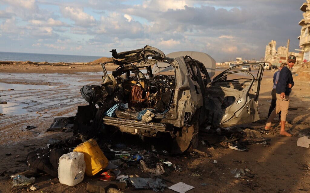 הרכב בו נסע ראאד סעד שהותקף על ידי חיל האוויר בעיר עזה. 13 בדצמבר 2025 (צילום: Omar AL-QATTAA / AFP) הרכב בו נסע ראאד סעד שהותקף על ידי חיל האוויר בעיר עזה. 13 בדצמבר 2025 (צילום: Omar AL-QATTAA / AFP)