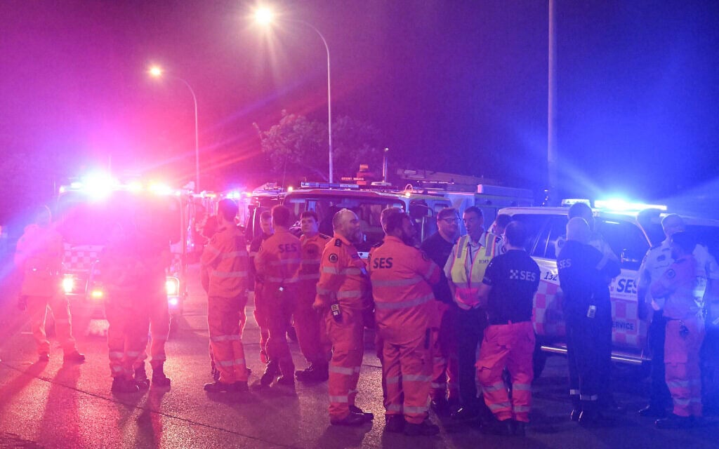 כוחות הצלה בזירת הפיגוע בבונדיי ביץ' באוסטרליה, 14 בדצמבר 2025 (צילום: Saeed KHAN / AFP) כוחות הצלה בזירת הפיגוע בבונדיי ביץ' באוסטרליה, 14 בדצמבר 2025 (צילום: Saeed KHAN / AFP)