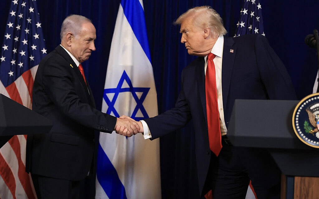 ראש הממשלה בנימין נתניהו ונשיא ארצות הברית דונלד טראמפ באחוזת מאר-א-לגו בפאלם ביץ', פלורידה, 29 בדצמבר 2025 (צילום: Joe Raedle/Getty Images/AFP) ראש הממשלה בנימין נתניהו ונשיא ארצות הברית דונלד טראמפ באחוזת מאר-א-לגו בפאלם ביץ', פלורידה, 29 בדצמבר 2025 (צילום: Joe Raedle/Getty Images/AFP)