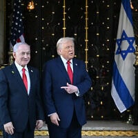 ראש הממשלה בנימין נתניהו ונשיא ארצות הברית דונלד טראמפ באחוזת מאר-א-לגו בפאלם ביץ', פלורידה, 29 בדצמבר 2025