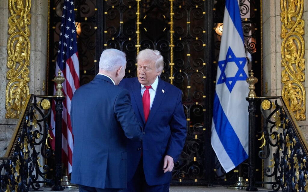 נשיא ארצות הברית דונלד טראמפ וראש הממשלה בנימין נתניהו במאר-א-לאגו שבמיאמי, 29 בדצמבר 2025 (צילום: AP Photo/Alex Brandon) נשיא ארצות הברית דונלד טראמפ וראש הממשלה בנימין נתניהו במאר-א-לאגו שבמיאמי, 29 בדצמבר 2025 (צילום: AP Photo/Alex Brandon)