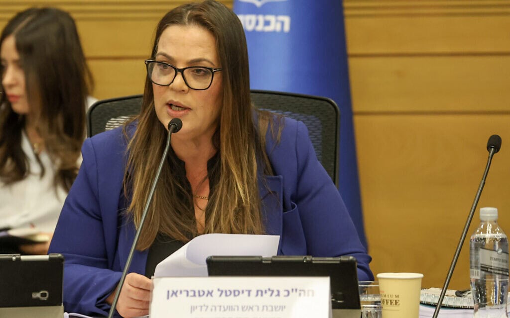 גלית דיסטל אטבריאן בדיון על חוק התקשורת, 8 בדצמבר 2025 (צילום: דני שם טוב, דוברות הכנסת) גלית דיסטל אטבריאן בדיון על חוק התקשורת, 8 בדצמבר 2025 (צילום: דני שם טוב, דוברות הכנסת)