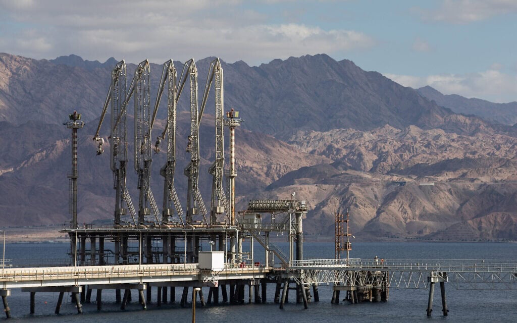 קו צינור אילת–אשקלון בעיר הדרומית אילת, 14 בינואר 2022 (צילום: נועם רבקין פנטון/פלאש90) קו צינור אילת–אשקלון בעיר הדרומית אילת, 14 בינואר 2022 (צילום: נועם רבקין פנטון/פלאש90)