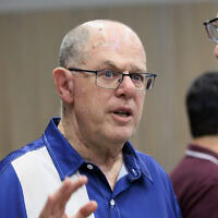 פרשן הכדורגל והשדר אבי מלר, 28 במרץ 2024 (צילום: משה שי/פלאש90) פרשן הכדורגל והשדר אבי מלר, 28 במרץ 2024 (צילום: משה שי/פלאש90)