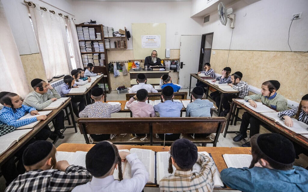 תלמידים בחדר בשכונת מאה שערים בירושלים, 4 בספטמבר 2024 (צילום: חיים גולדברג/פלאש90) תלמידים בחדר בשכונת מאה שערים בירושלים, 4 בספטמבר 2024 (צילום: חיים גולדברג/פלאש90)