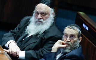 משה גפני ויצחק גולדקנופף במליאת הכנסת, 29 בספטמבר 2025 (צילום: אורן בן חקון/פלאש90) משה גפני ויצחק גולדקנופף במליאת הכנסת, 29 בספטמבר 2025 (צילום: אורן בן חקון/פלאש90)