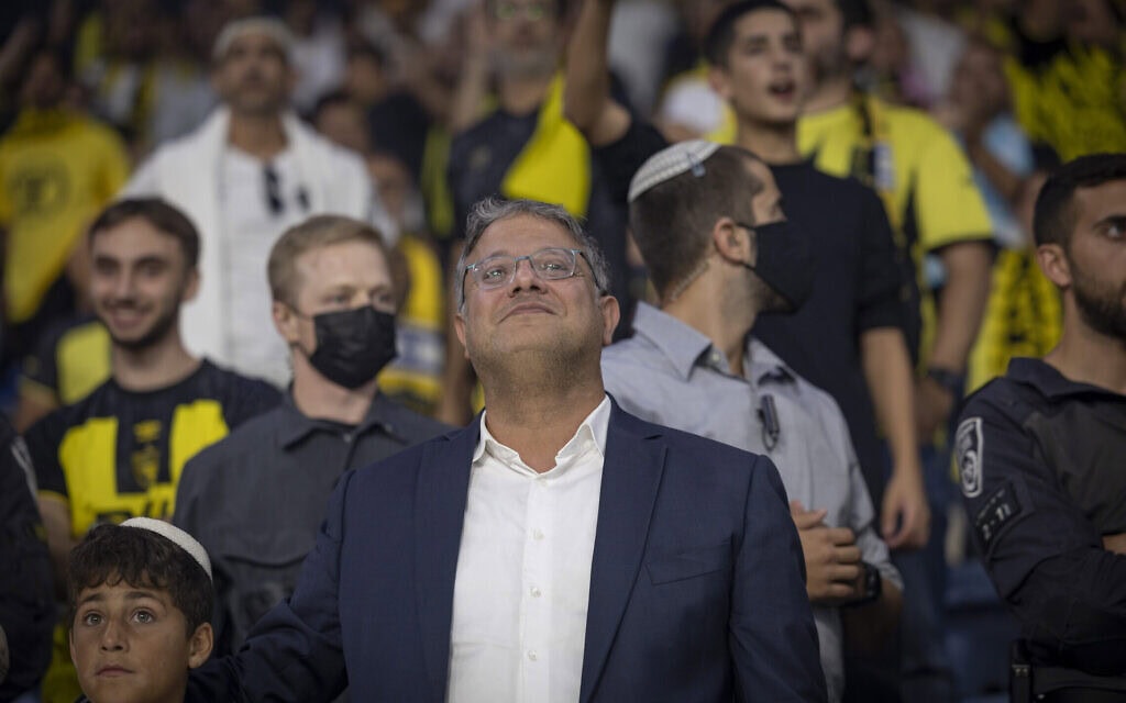 השר לביטחון לאומי איתמר בן גביר משתתף במשחק גמר גביע הטוטו בין בית"ר ירושלים להפועל תל אביב באצטדיון סמי עופר בחיפה, 28 באוקטובר 2025 (צילום: אורן בן חקון/פלאש90) השר לביטחון לאומי איתמר בן גביר משתתף במשחק גמר גביע הטוטו בין בית"ר ירושלים להפועל תל אביב באצטדיון סמי עופר בחיפה, 28 באוקטובר 2025 (צילום: אורן בן חקון/פלאש90)
