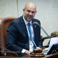 יו"ר הכנסת אמיר אוחנה מנהל דיון במליאת הכנסת, 5 בנובמבר 2025 (צילום: יונתן זינדל/פלאש90) יו"ר הכנסת אמיר אוחנה מנהל דיון במליאת הכנסת, 5 בנובמבר 2025 (צילום: יונתן זינדל/פלאש90)