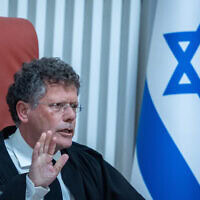 נשיא בית המשפט העליון יצחק עמית בדיון בעתירות נגד מינויו של דוד זיני לתפקיד ראש שב"כ, 18 בנובמבר 2025 (צילום: יונתן זינדל/פלאש90) נשיא בית המשפט העליון יצחק עמית בדיון בעתירות נגד מינויו של דוד זיני לתפקיד ראש שב"כ, 18 בנובמבר 2025 (צילום: יונתן זינדל/פלאש90)