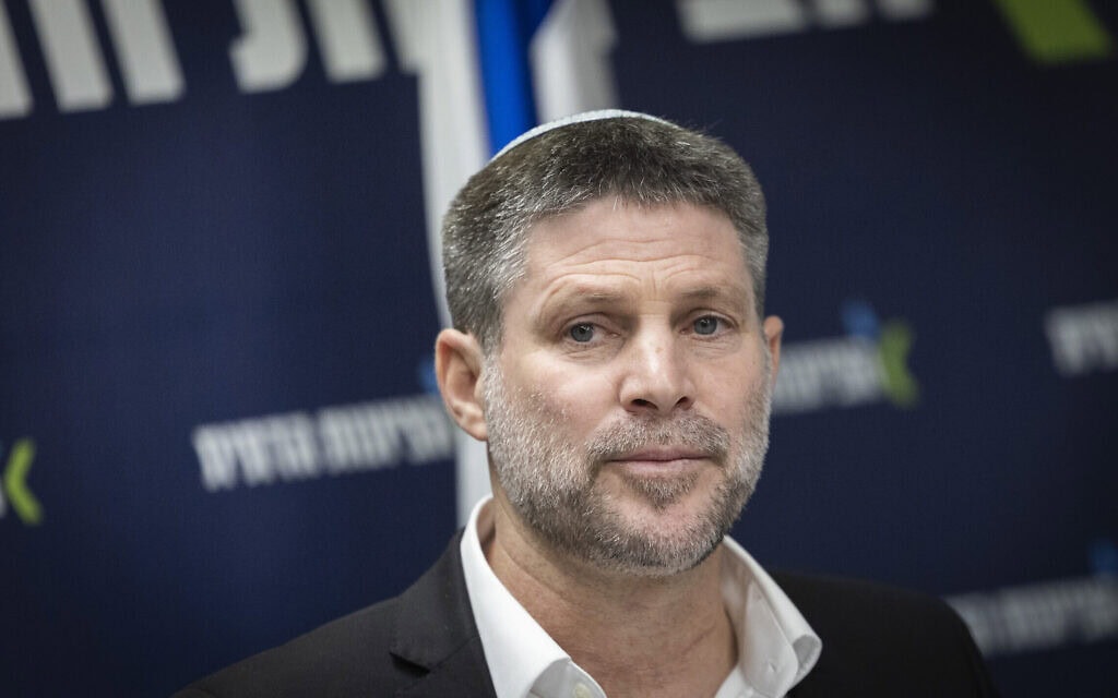 יו"ר הציונות הדתית בצלאל סמוטריץ' בישיבת הסיעה בכנסת, 1 בדצמבר 2025 (צילום: חיים גולדברג/פלאש90) יו"ר הציונות הדתית בצלאל סמוטריץ' בישיבת הסיעה בכנסת, 1 בדצמבר 2025 (צילום: חיים גולדברג/פלאש90)