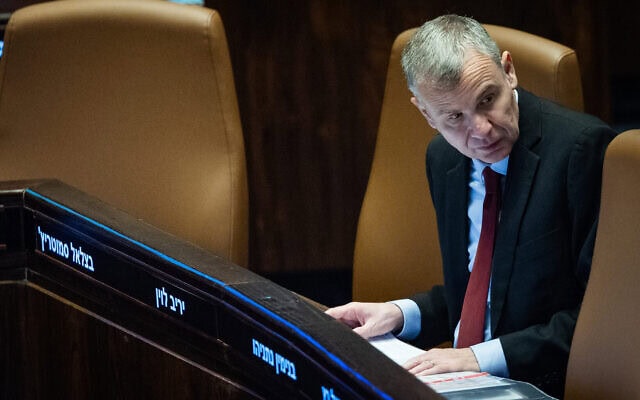 שר המשפטים יריב לוין במליאת הכנסת, 3 בדצמבר 2025 (צילום: יונתן זינדל/פלאש90) שר המשפטים יריב לוין במליאת הכנסת, 3 בדצמבר 2025 (צילום: יונתן זינדל/פלאש90)
