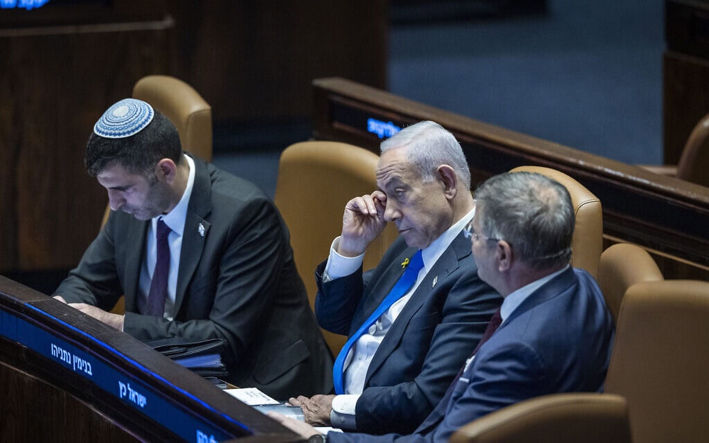 בנימין נתניהו בדיון 40 חתימות במליאת הכנסת בירושלים, 8 בדצמבר 2025 (צילום: חיים גולדברג/פלאש90) בנימין נתניהו בדיון 40 חתימות במליאת הכנסת בירושלים, 8 בדצמבר 2025 (צילום: חיים גולדברג/פלאש90)