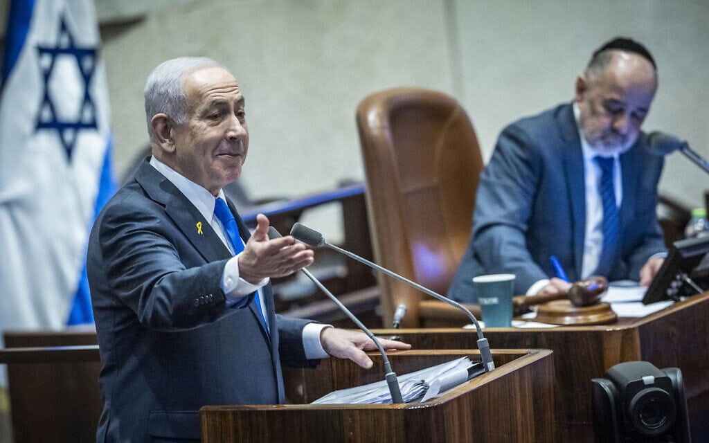 בנימין נתניהו בדיון 40 חתימות במליאת הכנסת בירושלים, 8 בדצמבר 2025 (צילום: חיים גולדברג/פלאש90) בנימין נתניהו בדיון 40 חתימות במליאת הכנסת בירושלים, 8 בדצמבר 2025 (צילום: חיים גולדברג/פלאש90)