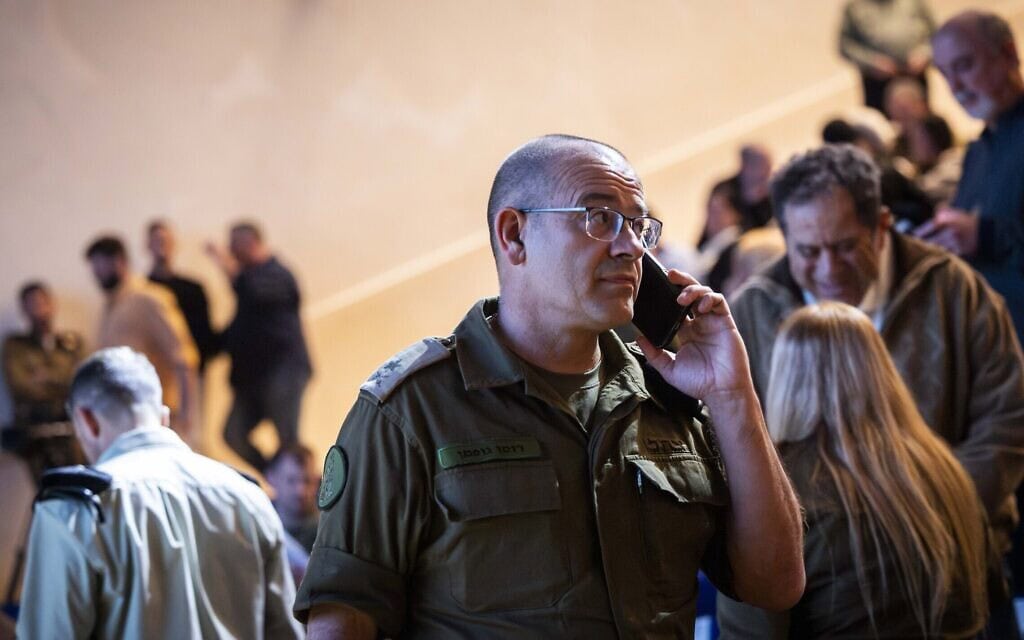 המזכיר הצבאי של ראש הממשלה רומן גופמן בספרייה הלאומית בירושלים, 14 בדצמבר 2025 (צילום: חיים גולדברג/פלאש90) המזכיר הצבאי של ראש הממשלה רומן גופמן בספרייה הלאומית בירושלים, 14 בדצמבר 2025 (צילום: חיים גולדברג/פלאש90)