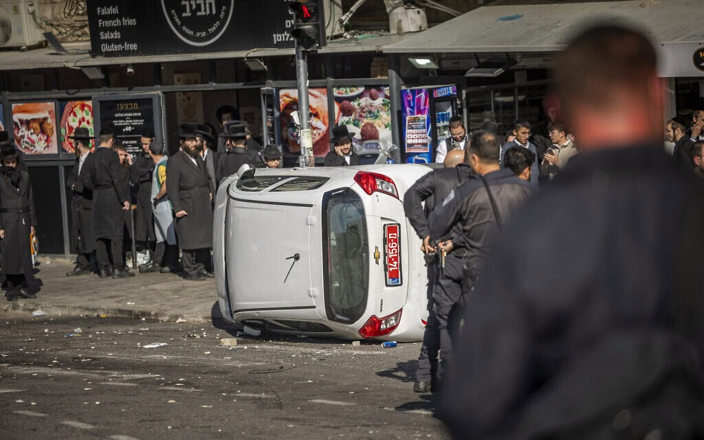 חרדים מתעמתים עם המשטרה בירושלים, 18 בדצמבר 2025. (צילום: יונתן זינדל/פלאש90) חרדים מתעמתים עם המשטרה בירושלים, 18 בדצמבר 2025. (צילום: יונתן זינדל/פלאש90)