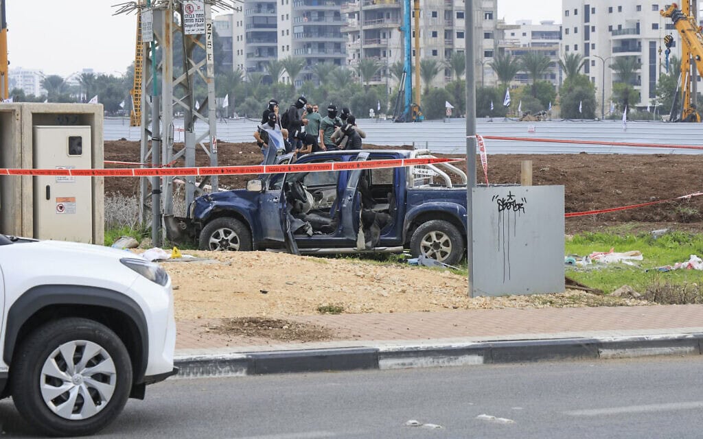זירת הפיגוע סמוך לעפולה, 26 בדצמבר 2025 (צילום: ענת הרמוני/פלאש90) זירת הפיגוע סמוך לעפולה, 26 בדצמבר 2025 (צילום: ענת הרמוני/פלאש90)