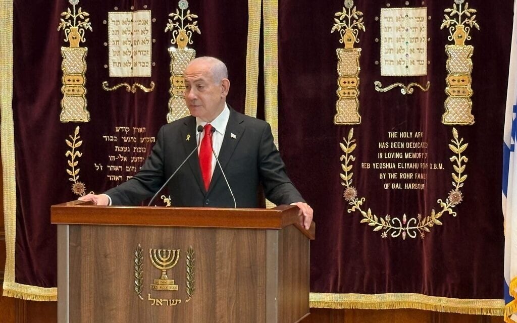 ראש הממשלה בנימין נתניהו בבית הכנסת The Shul of Bal Harbour בסרפסייד שבפלורידה, 31 בדצמבר 2025 (צילום: לייזר ברמן) ראש הממשלה בנימין נתניהו בבית הכנסת The Shul of Bal Harbour בסרפסייד שבפלורידה, 31 בדצמבר 2025 (צילום: לייזר ברמן)