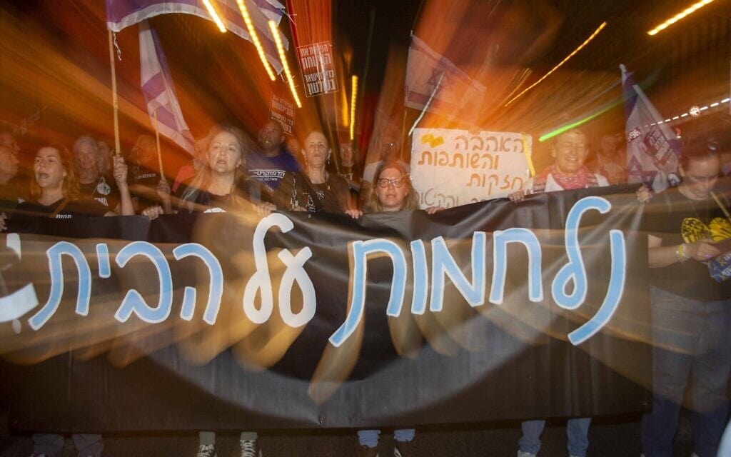 צעדה של נשים למען הדמוקרטיה (צילום: אלון קורנגרין) צעדה של נשים למען הדמוקרטיה (צילום: אלון קורנגרין)