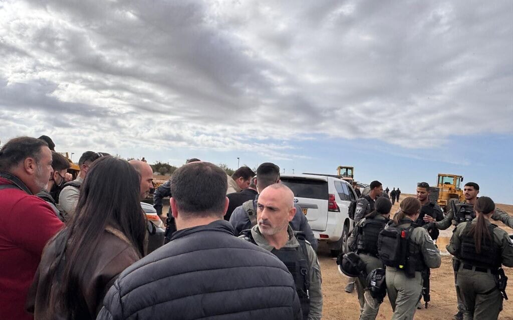 השר לביטחון לאומי איתמר בן גביר והמשטרה ביישוב תראבין, 30 בדצמבר 2025 השר לביטחון לאומי איתמר בן גביר והמשטרה ביישוב תראבין, 30 בדצמבר 2025