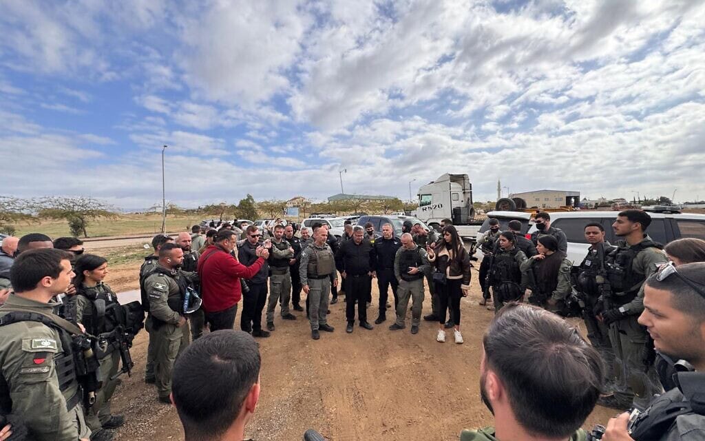השר לביטחון לאומי איתמר בן גביר והמשטרה ביישוב תראבין, 30 בדצמבר 2025 השר לביטחון לאומי איתמר בן גביר והמשטרה ביישוב תראבין, 30 בדצמבר 2025