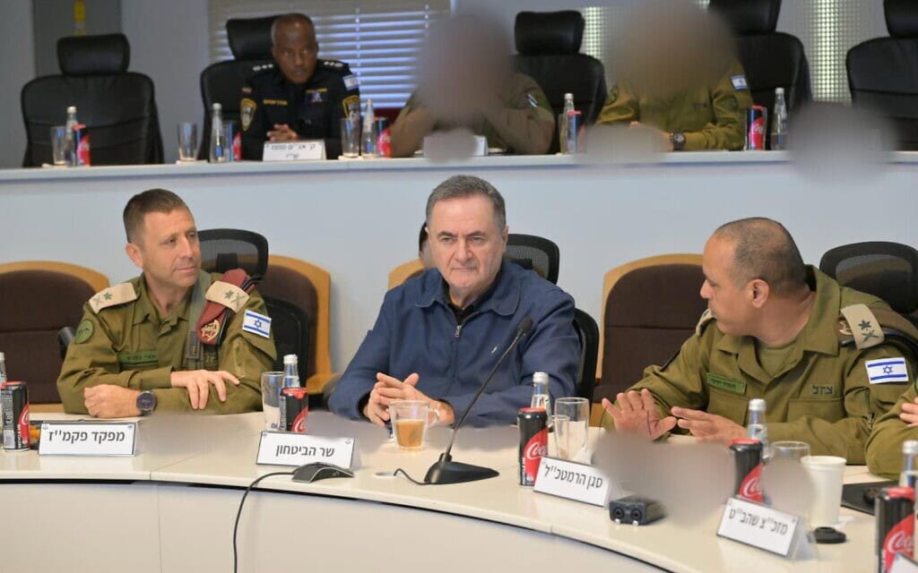 סגן הרמטכ"ל תמיר ידעי (מימין), שר הביטחון ישראל כ"ץ ומפקד פיקוד המרכז אבי בלוט באוגדת יהודה ושומרון, 31 בדצמבר 2025 (צילום: שלומי אמסלם, משרד הביטחון) סגן הרמטכ"ל תמיר ידעי (מימין), שר הביטחון ישראל כ"ץ ומפקד פיקוד המרכז אבי בלוט באוגדת יהודה ושומרון, 31 בדצמבר 2025 (צילום: שלומי אמסלם, משרד הביטחון)