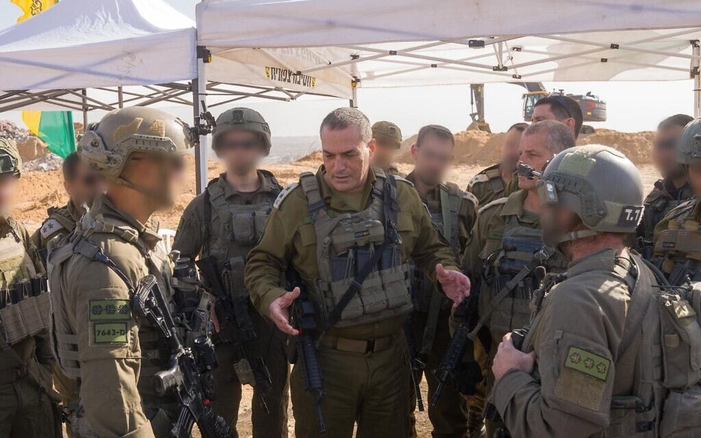 הרמטכ"ל אייל זמיר ברצועת עזה, 7 בדצמבר 2025 (צילום: צה"ל) הרמטכ"ל אייל זמיר ברצועת עזה, 7 בדצמבר 2025 (צילום: צה"ל)