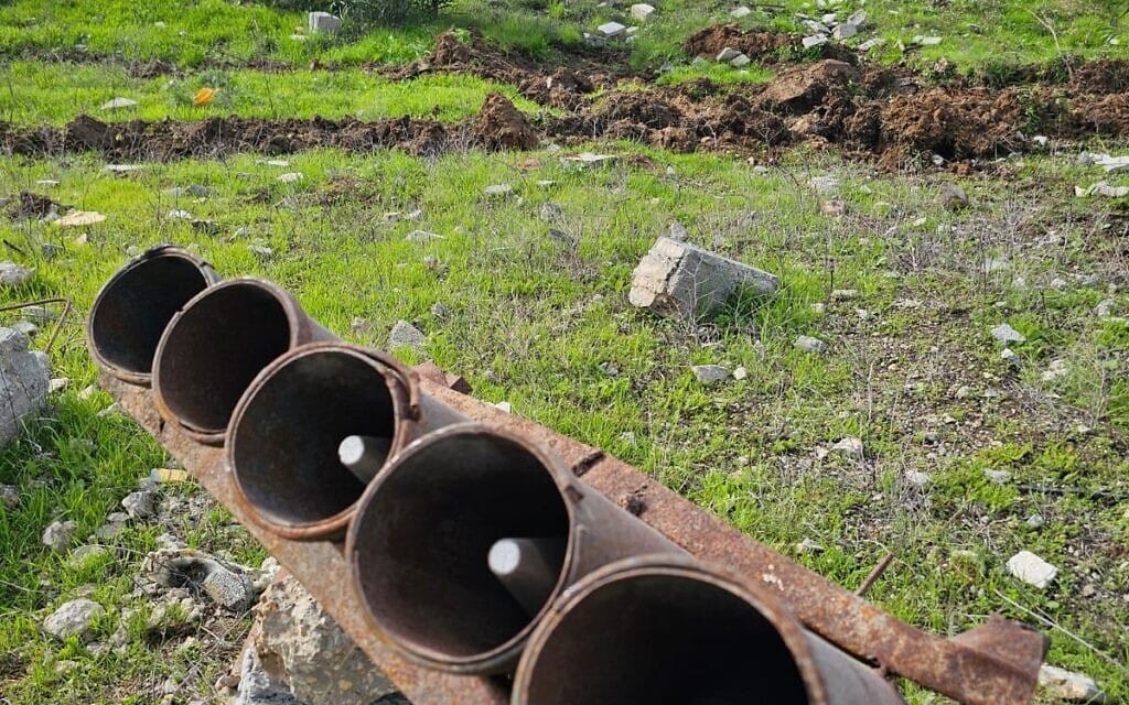 משגר טעון עם רקטות המוכנות לשיגור באזור בית חאנון; התמונה הופצה על ידי הצבא ב-31 בדצמבר 2025 (צילום: צה"ל) משגר טעון עם רקטות המוכנות לשיגור באזור בית חאנון; התמונה הופצה על ידי הצבא ב-31 בדצמבר 2025 (צילום: צה"ל)