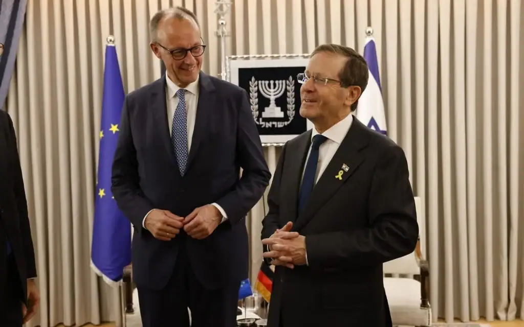 הנשיא יצחק הרצוג לצד קנצלר גרמניה פרידריך מרץ. 6 בדצמבר 2025 (צילום: יוסי זמיר, לע״מ) הנשיא יצחק הרצוג לצד קנצלר גרמניה פרידריך מרץ. 6 בדצמבר 2025 (צילום: יוסי זמיר, לע״מ)