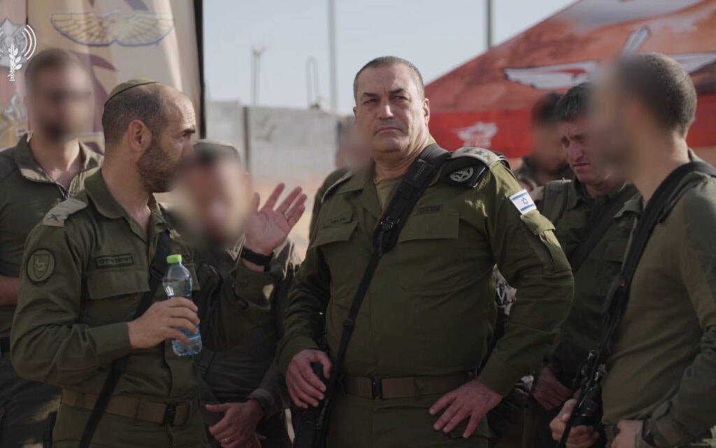 הרמטכ״ל אייל זמיר קיים סיור שטח והערכת מצב באוגדה 80, 3 בדצמבר 2025 (צילום: דובר צה"ל) הרמטכ״ל אייל זמיר קיים סיור שטח והערכת מצב באוגדה 80, 3 בדצמבר 2025 (צילום: דובר צה"ל)