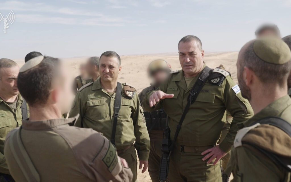 הרמטכ״ל אייל זמיר קיים סיור שטח והערכת מצב באוגדה 80, 3 בדצמבר 2025 (צילום: דובר צה"ל) הרמטכ״ל אייל זמיר קיים סיור שטח והערכת מצב באוגדה 80, 3 בדצמבר 2025 (צילום: דובר צה"ל)