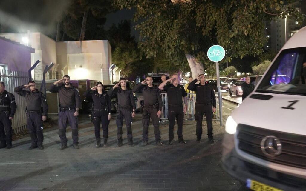 ארונו של חלל חטוף הגיע למכון לרפואה משפטית, 3 בדצמבר 2025 (צילום: דוברות המשטרה) ארונו של חלל חטוף הגיע למכון לרפואה משפטית, 3 בדצמבר 2025 (צילום: דוברות המשטרה)