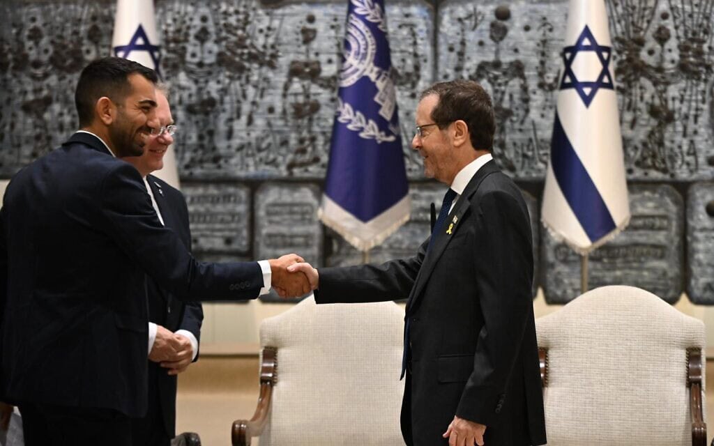 נשיא המדינה יצחק הרצוג ותומר לוי. 3 בדצמבר 2025 (צילום: חיים צח/לע"מ) נשיא המדינה יצחק הרצוג ותומר לוי. 3 בדצמבר 2025 (צילום: חיים צח/לע"מ)