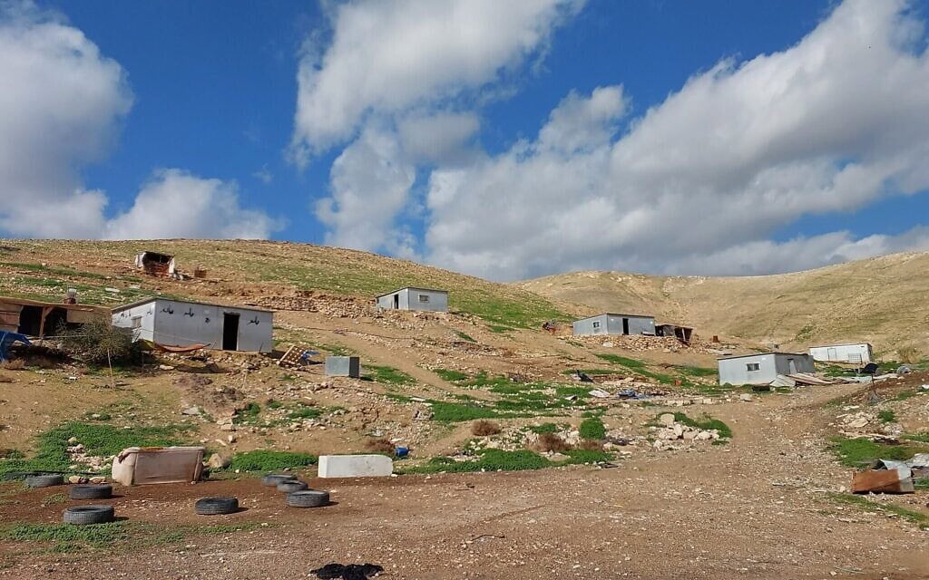 שרידי אחת הקהילות הבדואיות שננטשו באזור אדומים. 19 בינואר 2026 (צילום: עומר שרביט) שרידי אחת הקהילות הבדואיות שננטשו באזור אדומים. 19 בינואר 2026 (צילום: עומר שרביט)