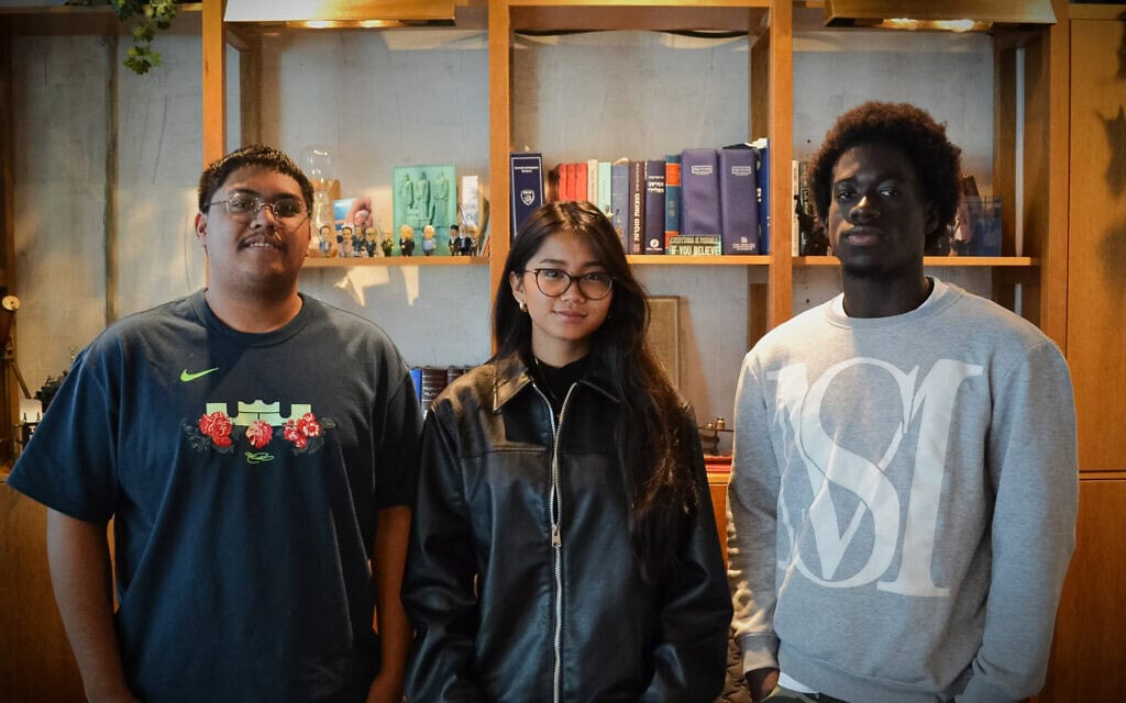 פרינס ג'סטיס, ריין ארפון וניל ויסנטה - שלושה ילדי עובדים זרים שנולדו בישראל ונלחמים להתגייס לצה"ל. 15 בינואר 2026 (צילום: סתיו לבטון) פרינס ג'סטיס, ריין ארפון וניל ויסנטה - שלושה ילדי עובדים זרים שנולדו בישראל ונלחמים להתגייס לצה"ל. 15 בינואר 2026 (צילום: סתיו לבטון)