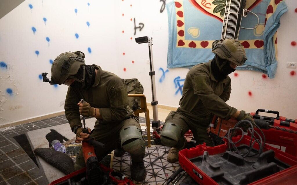 כוחות חטיבת מנשה הרסו בקבאטיה את ביתו של המחבל שביצע את הפיגוע המשולב בעמק חרוד, 13 בינואר 2026 (צילום: דובר צה״ל ) כוחות חטיבת מנשה הרסו בקבאטיה את ביתו של המחבל שביצע את הפיגוע המשולב בעמק חרוד, 13 בינואר 2026 (צילום: דובר צה״ל )