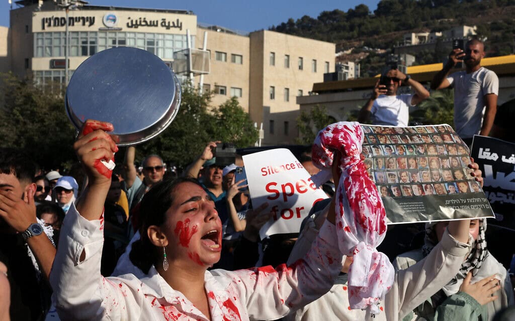 הפגנה בסכנין, 25 ביולי 2025 (צילום: AHMAD GHARABLI / AFP)