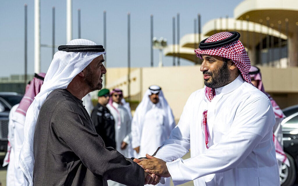 יורש העצר של סעודיה מוחמד בן סלמאן מקבל את נשיא איחוד האמירויות שייח' מוחמד בן זאיד בריאד, 3 בספטמבר 2025. (צילום: Abdulla AL-BEDWAWI / UAE PRESIDENTIAL COURT / AFP) יורש העצר של סעודיה מוחמד בן סלמאן מקבל את נשיא איחוד האמירויות שייח' מוחמד בן זאיד בריאד, 3 בספטמבר 2025. (צילום: Abdulla AL-BEDWAWI / UAE PRESIDENTIAL COURT / AFP)