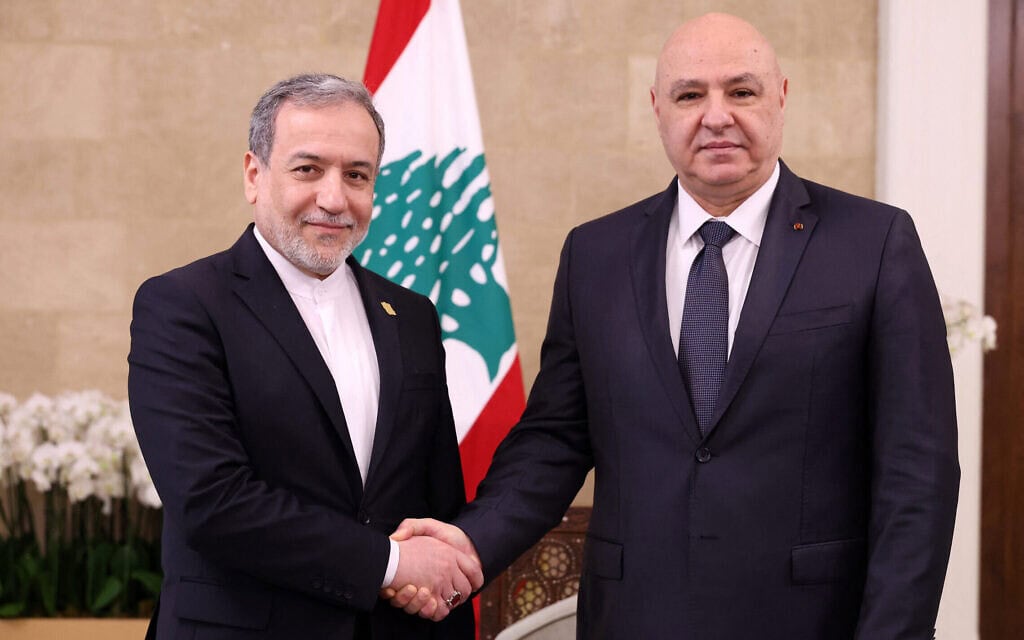 נשיא לבנון ג'וזף עאון נפגש עם שר החוץ של איראן עבאס עראקצ'י במהלך ביקור רשמי בארמון הנשיאות בבאעבדה, מזרחית לביירות, 9 בינואר 2026 (צילום: Handout / Lebanese Presidency / AFP) נשיא לבנון ג'וזף עאון נפגש עם שר החוץ של איראן עבאס עראקצ'י במהלך ביקור רשמי בארמון הנשיאות בבאעבדה, מזרחית לביירות, 9 בינואר 2026 (צילום: Handout / Lebanese Presidency / AFP)