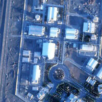 תצלום לוויין של Planet Labs PBC המציג את מתקן ה־Pilot Fuel Enrichment Plant כשהוא מכוסה בגג חדש באתר העשרת האורניום בנתנז, איראן, 28 בינואר 2026 (צילום: Planet Labs PBC via AP) תצלום לוויין של Planet Labs PBC המציג את מתקן ה־Pilot Fuel Enrichment Plant כשהוא מכוסה בגג חדש באתר העשרת האורניום בנתנז, איראן, 28 בינואר 2026 (צילום: Planet Labs PBC via AP)