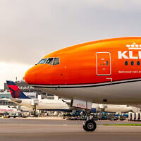 מטוס של חברת KLM בשדה התעופה, 19 במרץ 2024 (צילום: KLM Royal Dutch Airlines (KLM)) מטוס של חברת KLM בשדה התעופה, 19 במרץ 2024 (צילום: KLM Royal Dutch Airlines (KLM))