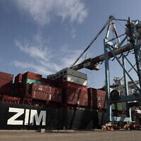 מכולות של צים בנמל חיפה. 14 בנובמבר 2011 (צילום: יעקב נאומי/פלאש90) מכולות של צים בנמל חיפה. 14 בנובמבר 2011 (צילום: יעקב נאומי/פלאש90)