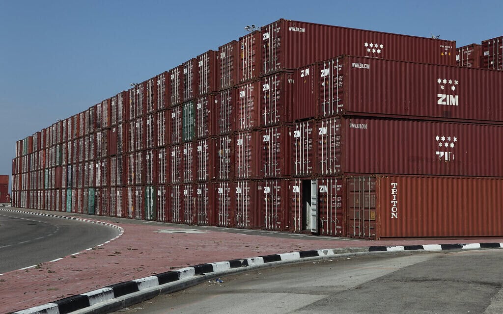 מכולות של צים בנמל חיפה. 14 בנובמבר 2011 (צילום: יעקב נאומי/פלאש90) מכולות של צים בנמל חיפה. 14 בנובמבר 2011 (צילום: יעקב נאומי/פלאש90)