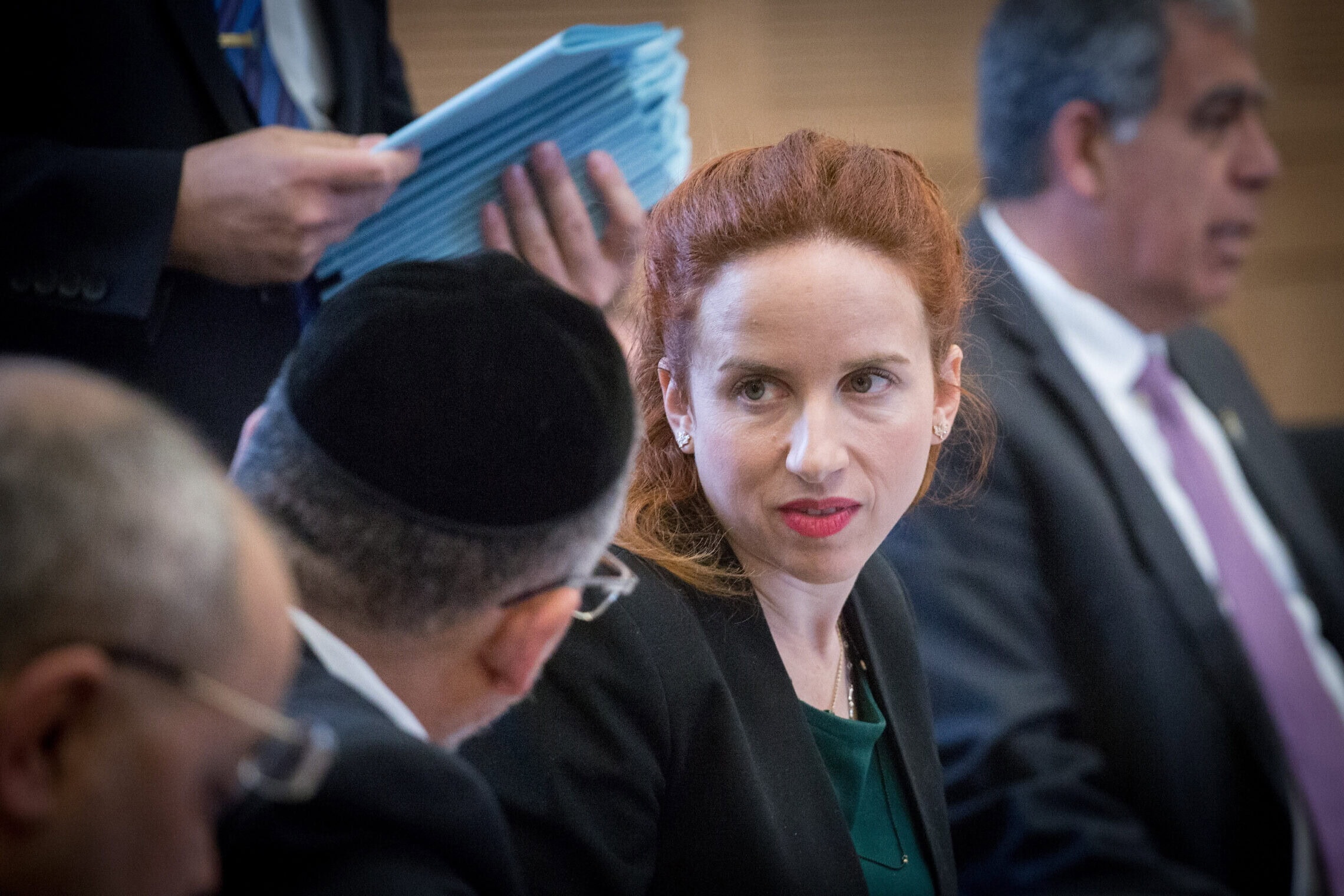 ח״כ סתיו שפיר בוועדת הכספים, במהלך הצבעה על תקציב המדינה, 12 במרץ 2018 (צילום: מרים אלסטר/פלאש90) ח״כ סתיו שפיר בוועדת הכספים, במהלך הצבעה על תקציב המדינה, 12 במרץ 2018 (צילום: מרים אלסטר/פלאש90)