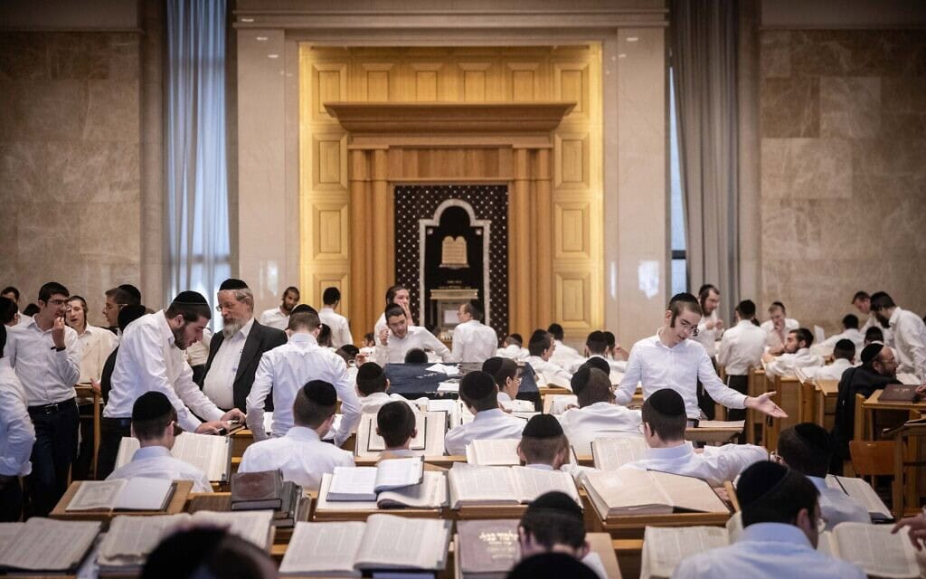 אברכים לומדים בישיבת קמניץ בירושלים. 9 בספטמבר 2024 (צילום: חיים גולדברג/פלאש90) אברכים לומדים בישיבת קמניץ בירושלים. 9 בספטמבר 2024 (צילום: חיים גולדברג/פלאש90)