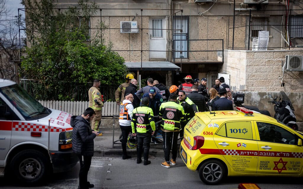 כוחות הצלה בסמוך למעון בירושלים שבו נפגעו תינוקות ופעוטות משאיפת גז ושניים מהם נפטרו, 19 בינואר 2026 (צילום: חיים גולדברג/פלאש90) כוחות הצלה בסמוך למעון בירושלים שבו נפגעו תינוקות ופעוטות משאיפת גז ושניים מהם נפטרו, 19 בינואר 2026 (צילום: חיים גולדברג/פלאש90)