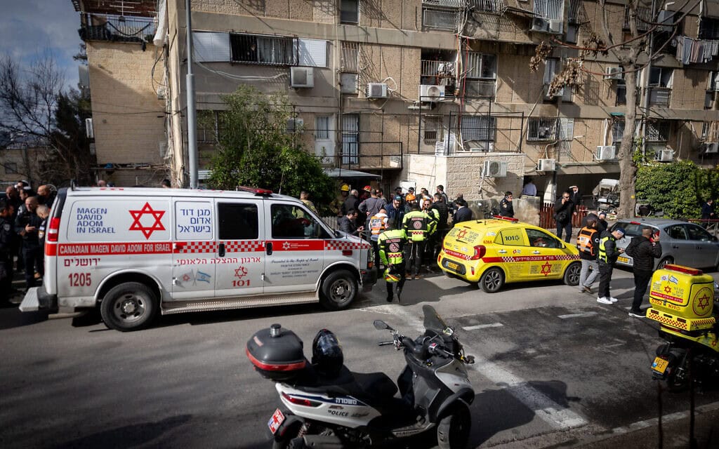 כוחות הצלה סמוך למעון בירושלים שבו נפגעו תינוקות ופעוטות משאיפת גז ושניים מהם נפטרו, 19 בינואר 2026 (צילום: חיים גולדברג/פלאש90) כוחות הצלה סמוך למעון בירושלים שבו נפגעו תינוקות ופעוטות משאיפת גז ושניים מהם נפטרו, 19 בינואר 2026 (צילום: חיים גולדברג/פלאש90)